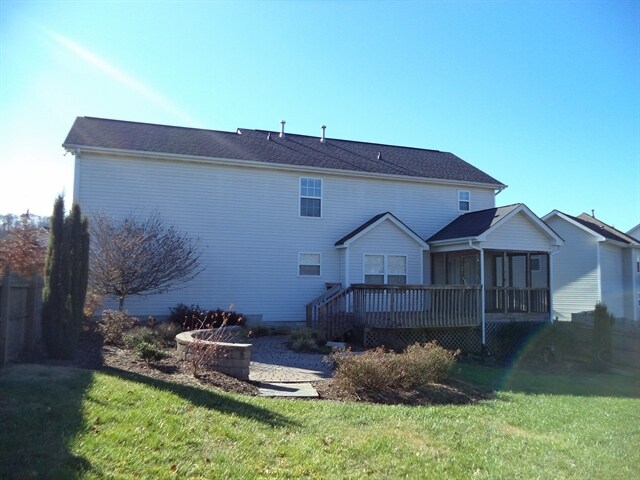 Building Photo - 4643 Aylesbury Dr