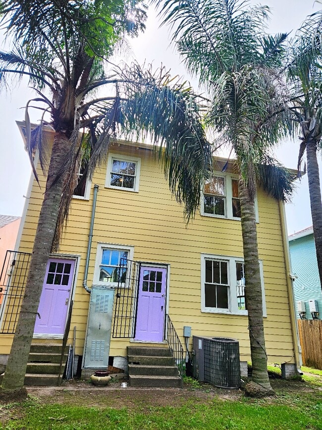 Building Photo - 2706 Soniat St