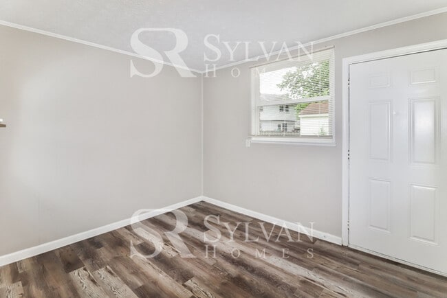 Building Photo - Charming 3BR 1.5BA Home