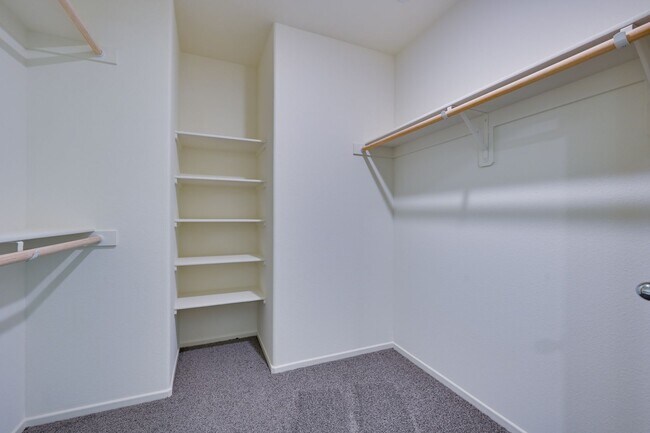 Building Photo - NW 3 Bedroom Townhouse!! Gated Community Pool!! 2 Car Garage!!! No Carpet downstairs.