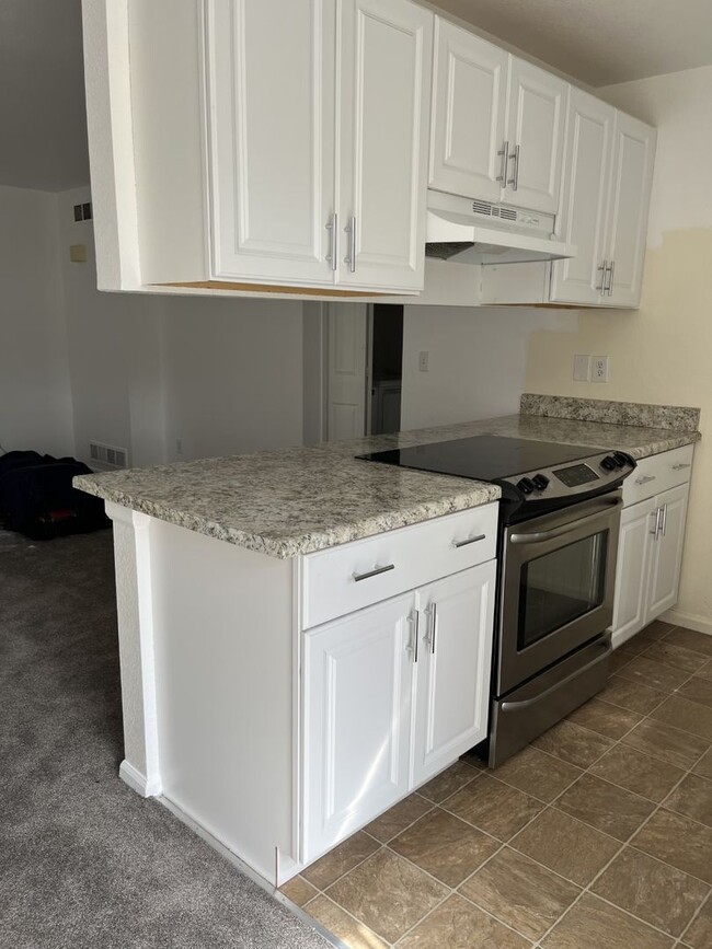 Building Photo - 2-bed Condo for Rent in Boulder!