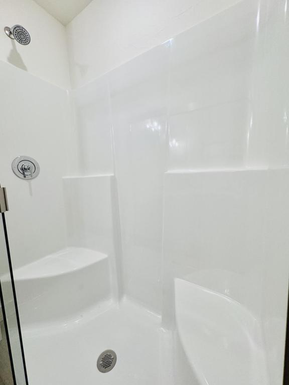 Building Photo - 208 Kinross Ct