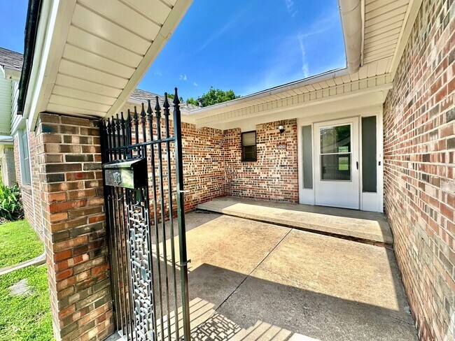 Building Photo - 3 BED 2 BATH-Longview Acres 2nd