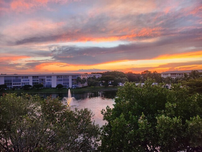 Building Photo - 1904 Bermuda Cir