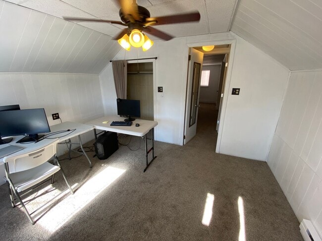 Building Photo - Charming 5 Bed 2 Bath House in Carnegie!