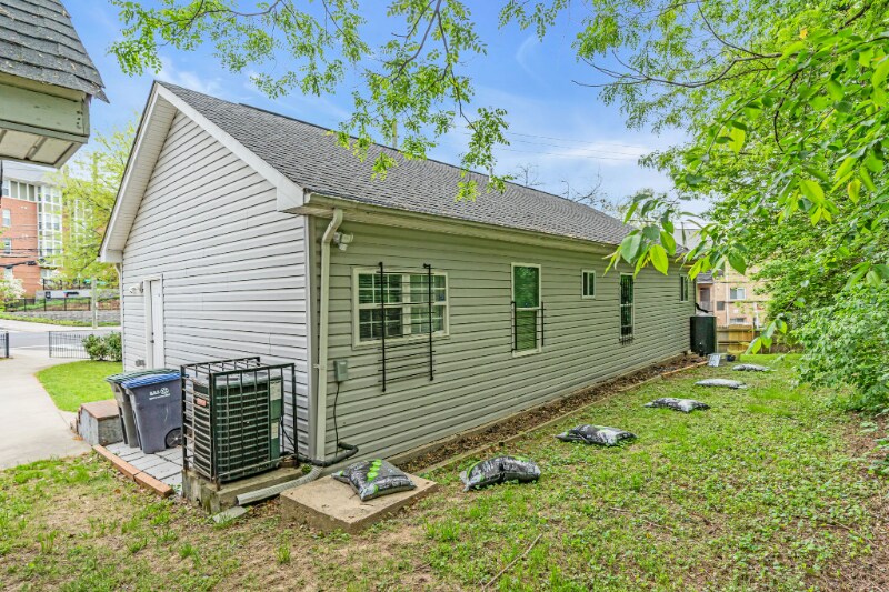 Building Photo - 2407 Pomeroy Rd SE