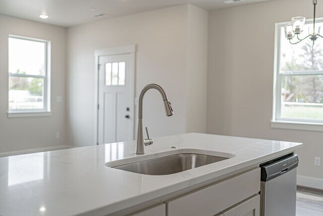 Building Photo - 2988 Huntshire Ave