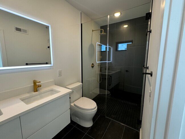 Building Photo - 1623 Christian St