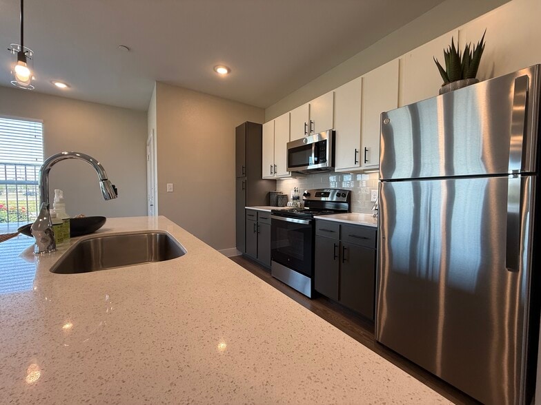 Building Photo - 3144 Gorge Way