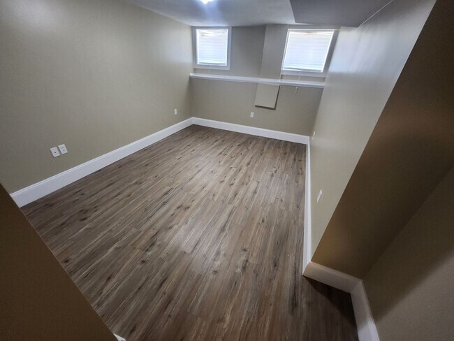 Building Photo - Bi Level Rehabbed 2 Bd 2 Bath With Laundry...