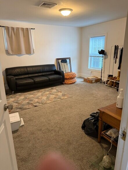 2nd bedroom or study - 231 Lake Ave