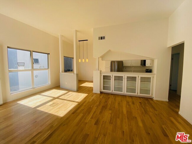 Building Photo - 2207 Brenta Pl