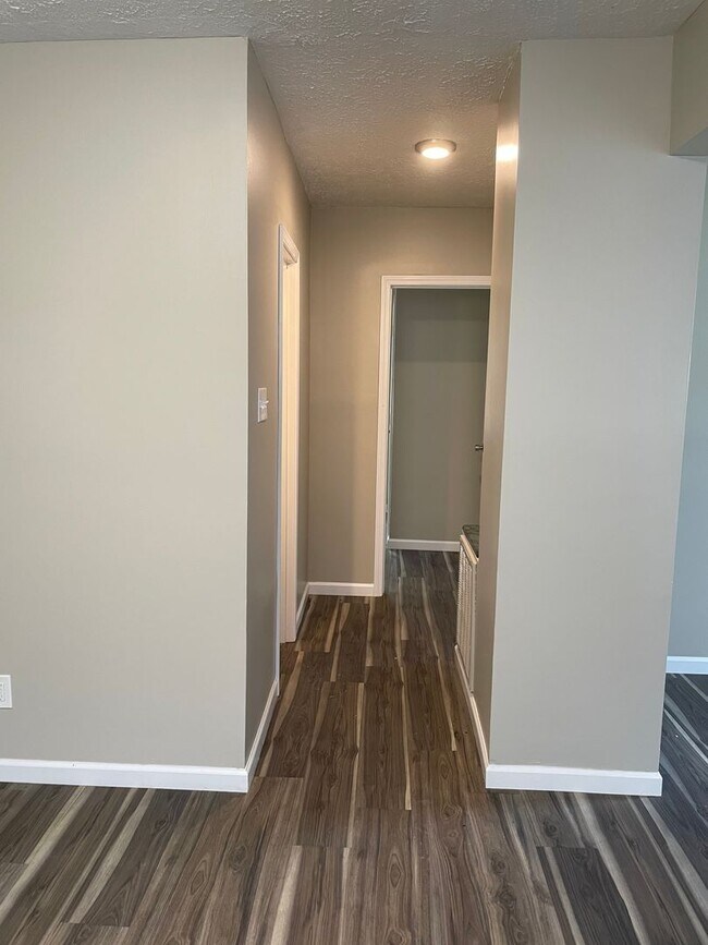 Building Photo - Knoxville 37918 - Adorable Fountain City Rancher with 3 Bedrooms, 1 Bath Rent – $1,550/Month! - C...