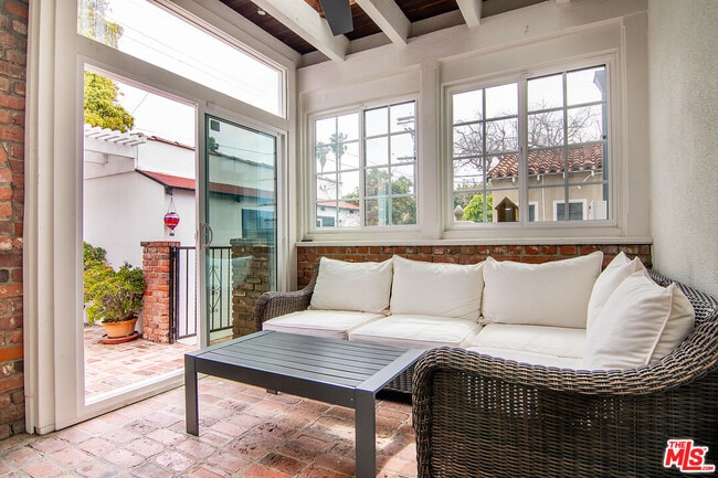 Building Photo - 106 N Citrus Ave