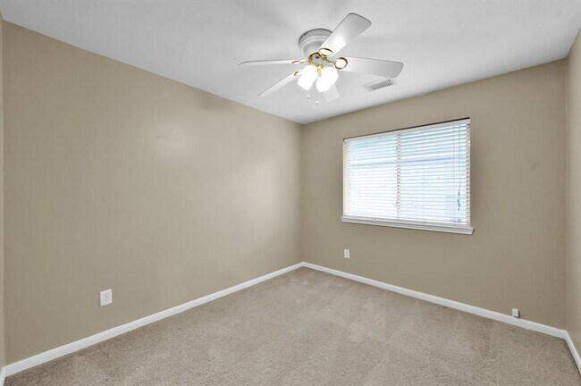 Building Photo - 506 Paradise Ln