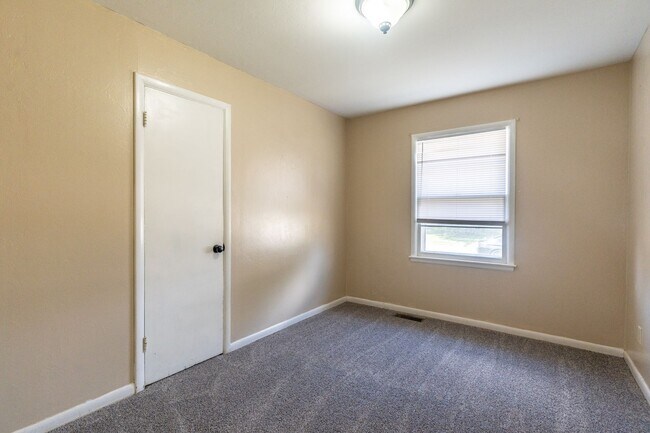 Building Photo - RENT TO OWN – DEL CITY, OK