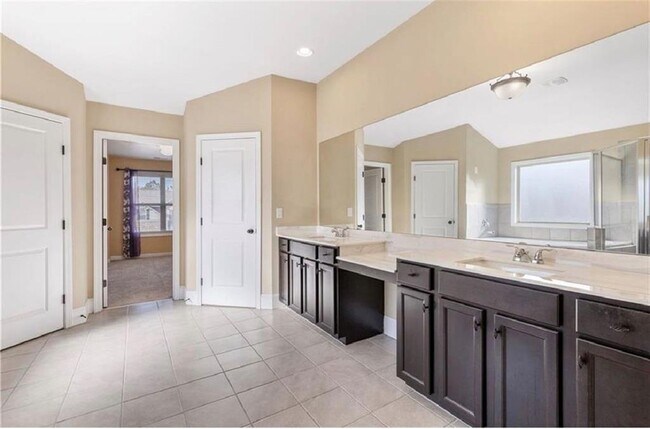 Building Photo - 2727 Cove View Ct SE