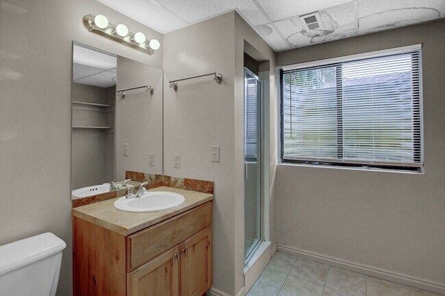 Building Photo - 1179 E 2450 N