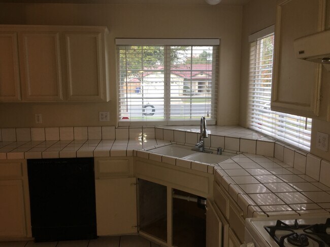 Building Photo - 8915 Mendocino Dr