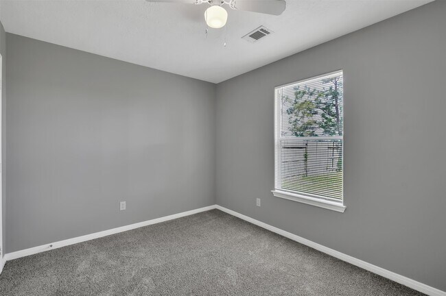 Building Photo - 16245 Sun View Ln