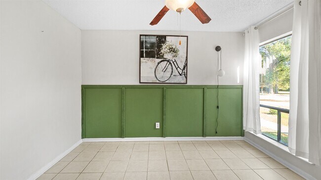 Building Photo - 68 Westwood Dr W