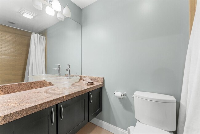 Building Photo - 619 E 3rd St