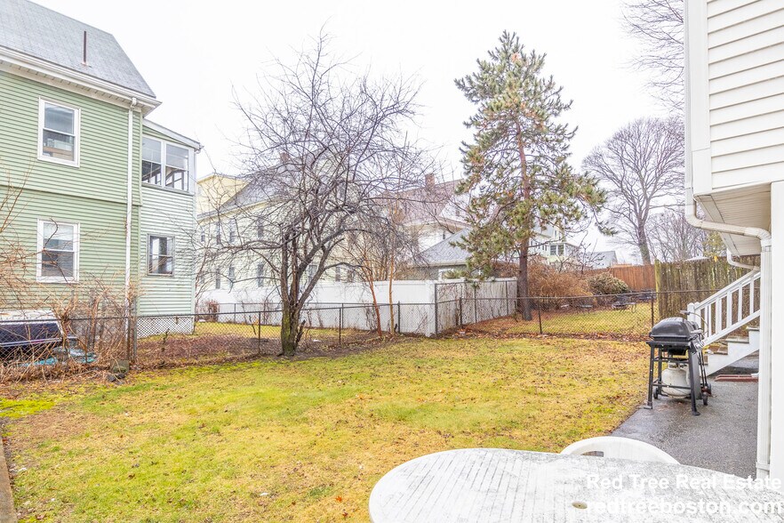 Building Photo - 66 Brooks St