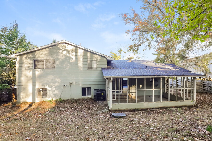 Building Photo - 9105 Homewood Dr