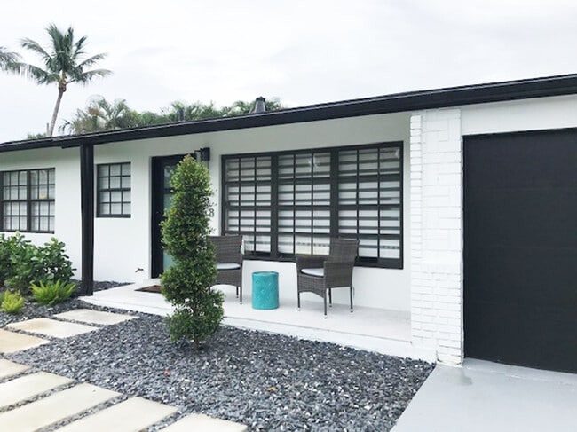 Building Photo - Furnished Short Term Rental - 108 NE 19th St