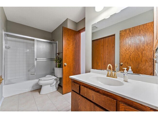 Building Photo - 4218 Sylvia Ln S