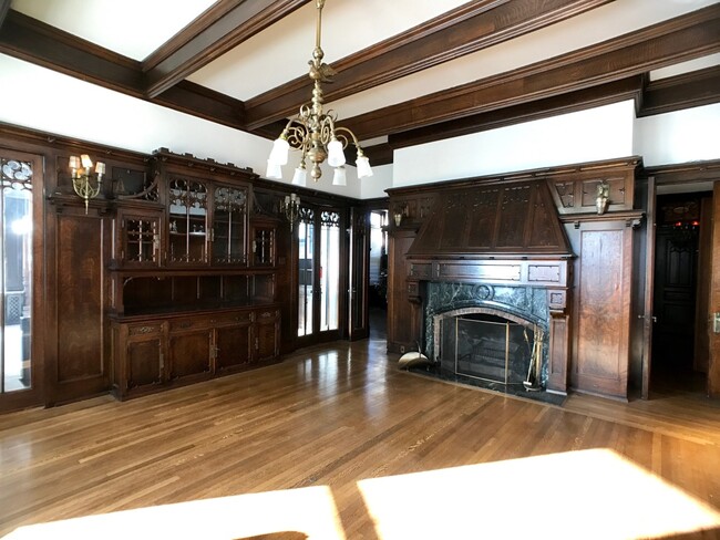 Building Photo - 2236 N Terrace Ave