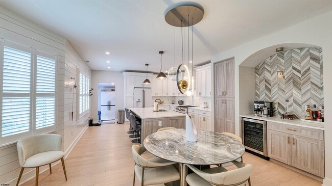 Building Photo - 6223 Winchester Ave