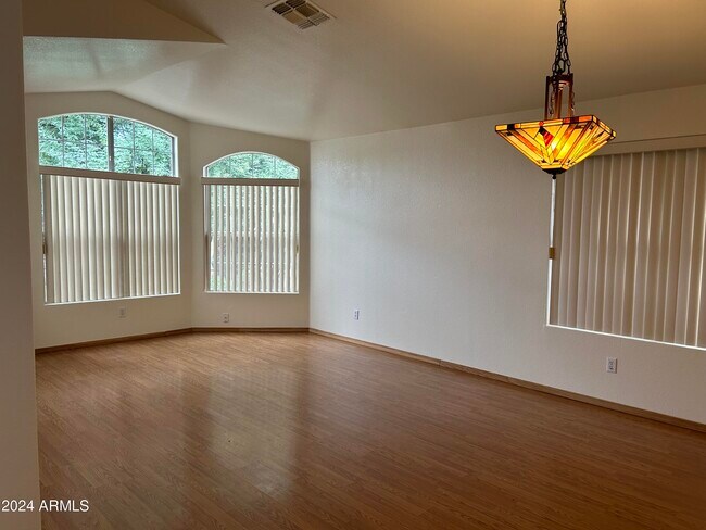 Building Photo - 1161 W Courtney Ln