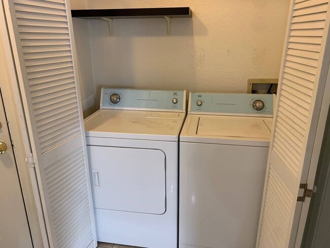 Building Photo - 2 Bed / 2 Bath Condo for Rent