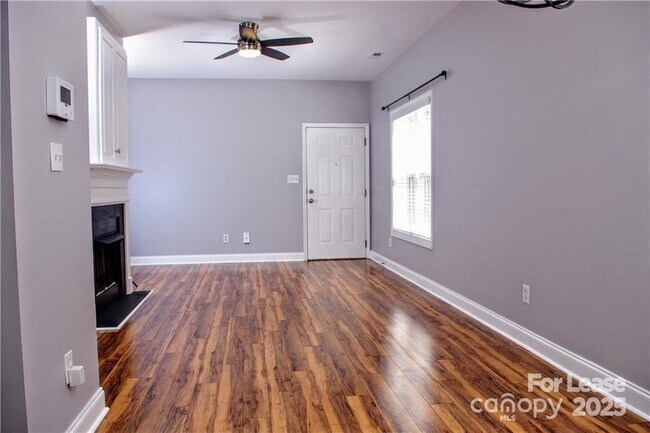 Building Photo - 917 Shearer St