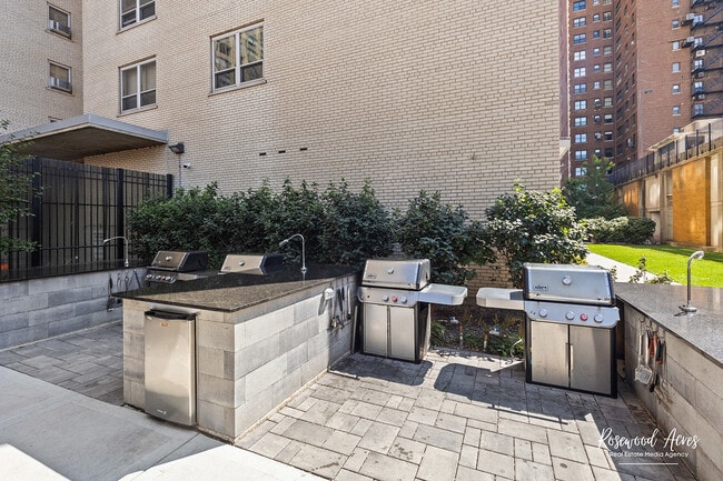 Building Photo - 3950 N Lake Shore Dr