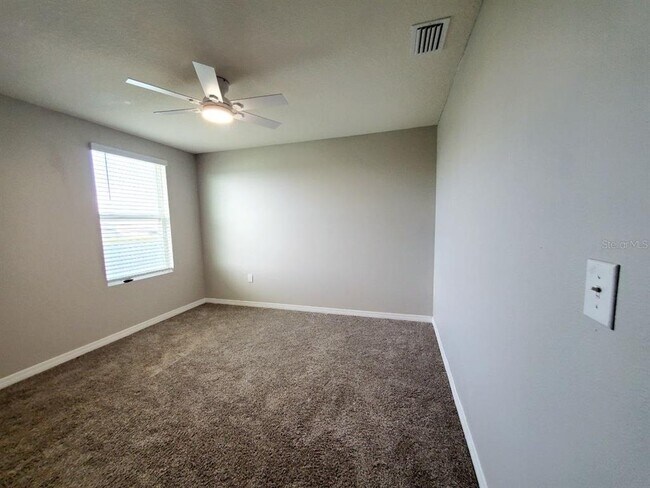 Building Photo - 1014 Golden Shiner Ave