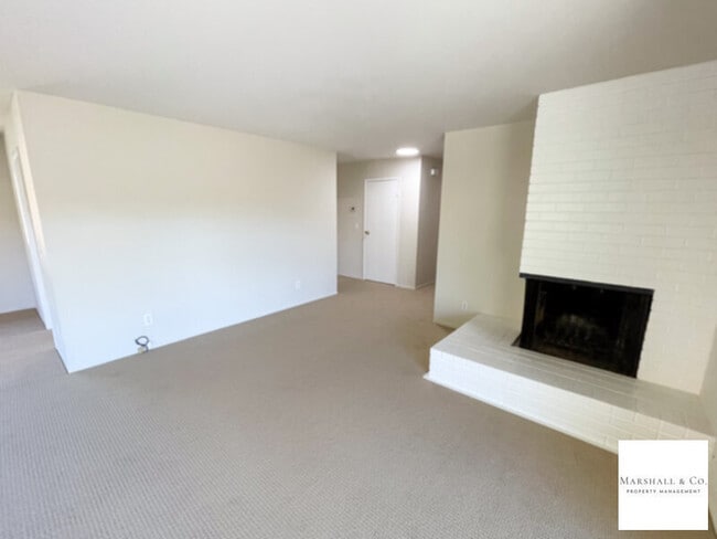 Building Photo - 2BR/2BA IN SUN VALLEY SPACIOUS, PRVT PATIO...
