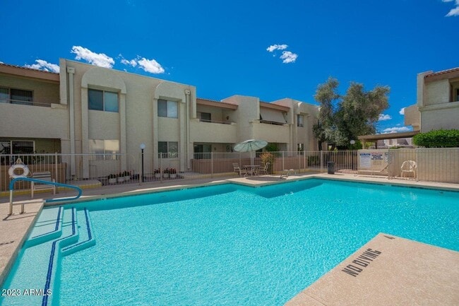 Building Photo - 4150 E Cactus Rd