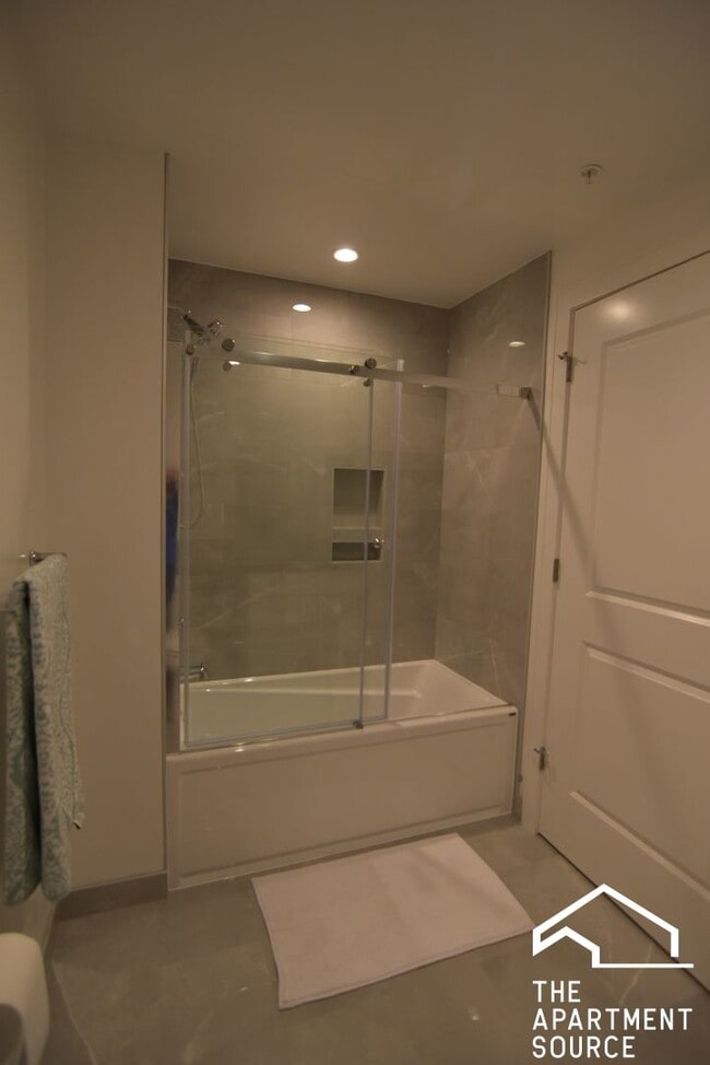 Building Photo - 3833 N Broadway