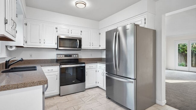 Building Photo - 711 Brentwood Pointe