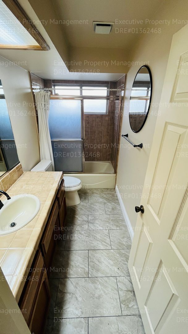 Building Photo - 3 bedroom/ 2 bathroom home located near Old River Rd/ White Ln