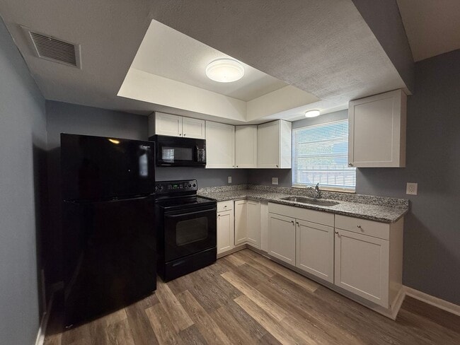 Building Photo - 65th Terrace N - Triplex