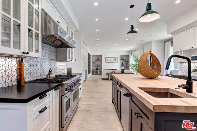 Building Photo - 9767 Monte Mar Dr