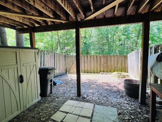 Building Photo - LAKE RIDGE TOWNHOUSE - HANDY TO QUANTICO A...