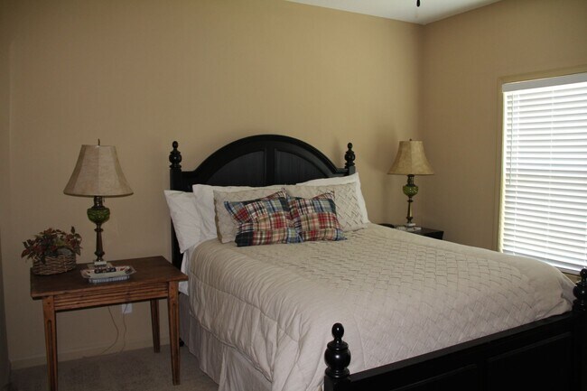 Building Photo - Hammocks 401