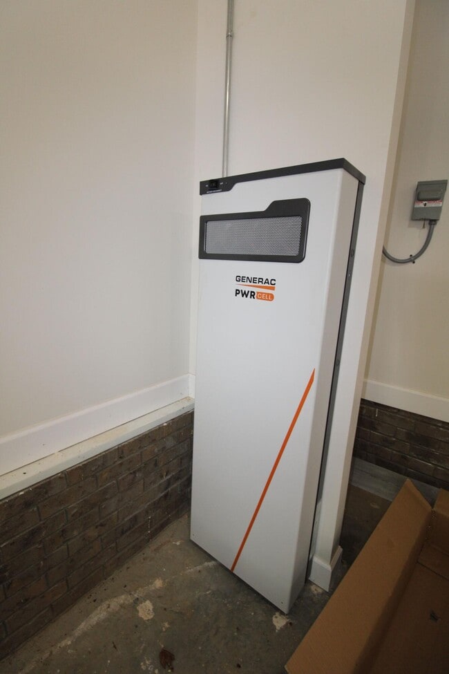 Building Photo - 2280 Equinox Ave