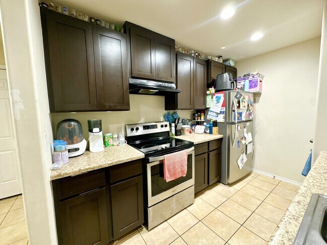 Building Photo - 5418 Montevista Dr