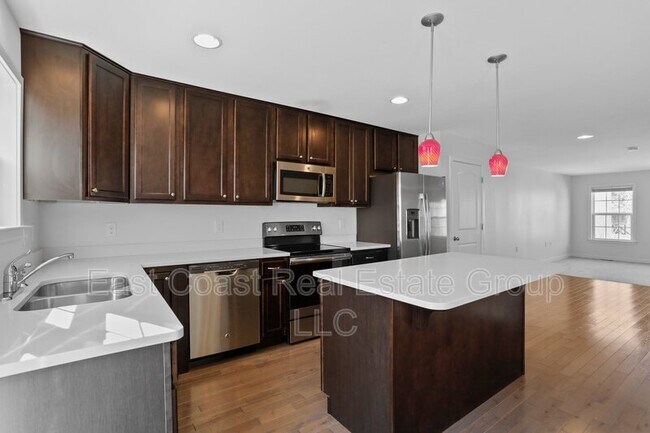 Building Photo - 43 Savage Ct