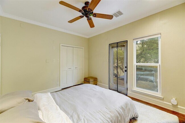 Building Photo - 1307 Kinney Ave